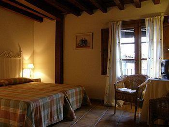 Rural Luna Y Rural Lunaposada Guest house Candeleda